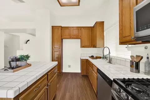 Kitchen - 1365 Ferrero Dr, Dixon, CA 95620 photo 6 of 8