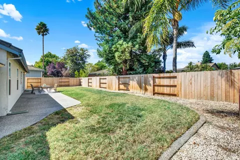 Exterior - 1365 Ferrero Dr, Dixon, CA 95620 photo 17 of 19