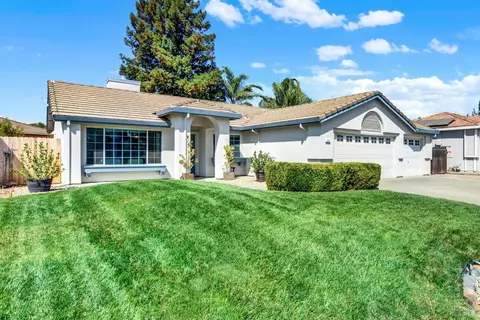 Exterior - 1365 Ferrero Dr, Dixon, CA 95620 photo 5 of 19
