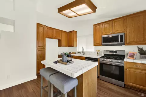 Kitchen - 1365 Ferrero Dr, Dixon, CA 95620 photo 4 of 8