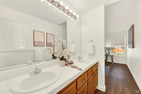 Bath - 1365 Ferrero Dr, Dixon, CA 95620 photo 7 of 7