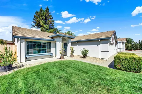 Exterior - 1365 Ferrero Dr, Dixon, CA 95620 photo 6 of 19