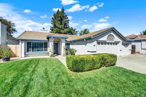 Exterior - 1365 Ferrero Dr, Dixon, CA 95620 photo 2 of 19