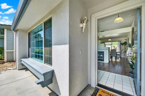 Entry Way - 1365 Ferrero Dr, Dixon, CA 95620 photo 2 of 5
