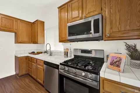 Kitchen - 1365 Ferrero Dr, Dixon, CA 95620 photo 5 of 8