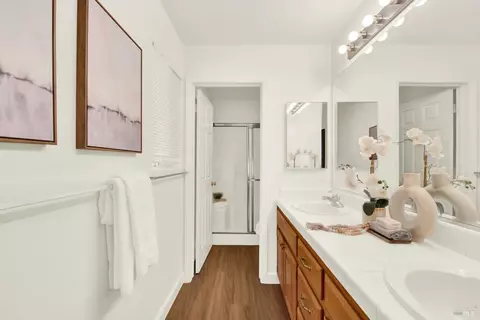 Bath - 1365 Ferrero Dr, Dixon, CA 95620 photo 5 of 7