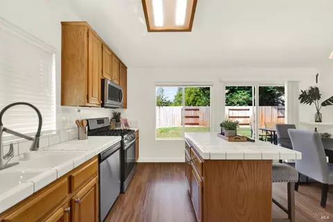Kitchen - 1365 Ferrero Dr, Dixon, CA 95620 photo 8 of 8