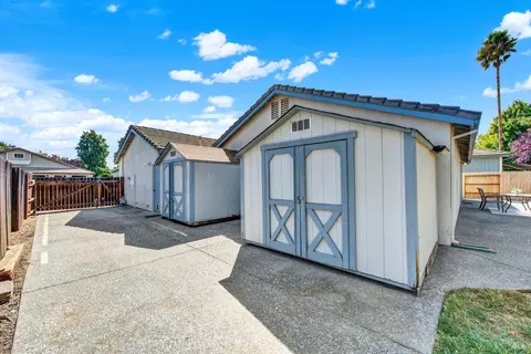Exterior - 1365 Ferrero Dr, Dixon, CA 95620 photo 18 of 19