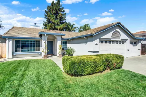Exterior - 1365 Ferrero Dr, Dixon, CA 95620 photo 4 of 19