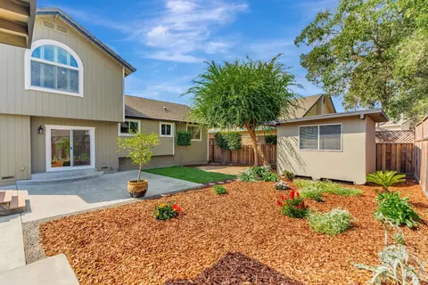 Exterior - 9525 Camelot Dr, Windsor, CA 95492 photo 2 of 6