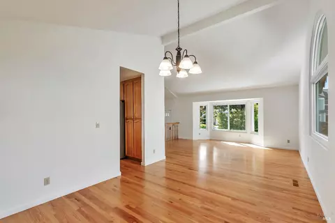 Living - 9525 Camelot Dr, Windsor, CA 95492 photo 3 of 6
