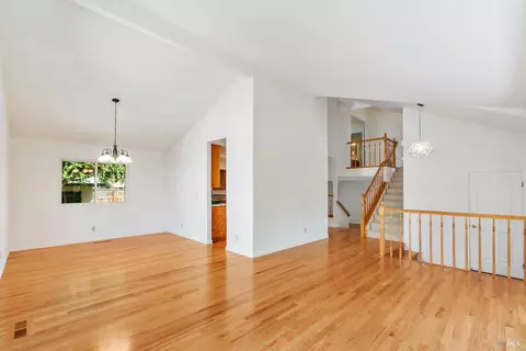 Living - 9525 Camelot Dr, Windsor, CA 95492 photo 2 of 6