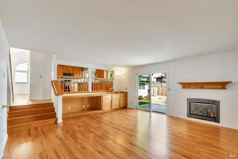 Living - 9525 Camelot Dr, Windsor, CA 95492 photo 4 of 6