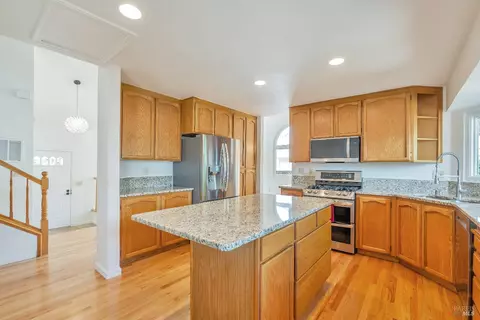 Kitchen - 9525 Camelot Dr, Windsor, CA 95492 photo 2 of 4