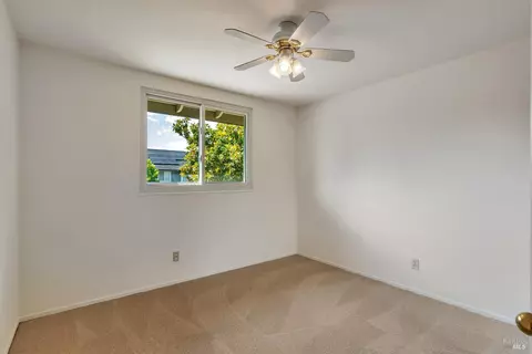 Bedroom - 9525 Camelot Dr, Windsor, CA 95492 photo 6 of 6