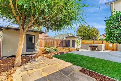 Exterior - 9525 Camelot Dr, Windsor, CA 95492 photo 3 of 6