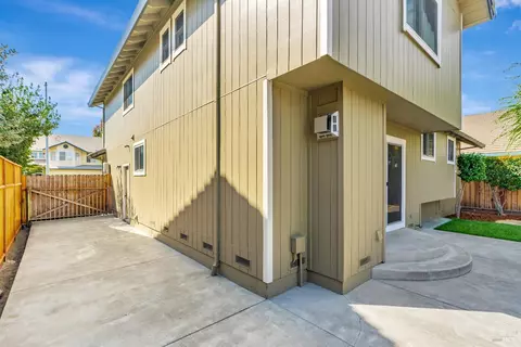 Exterior - 9525 Camelot Dr, Windsor, CA 95492 photo 5 of 6