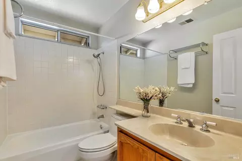 Bath - 9525 Camelot Dr, Windsor, CA 95492 photo 3 of 4