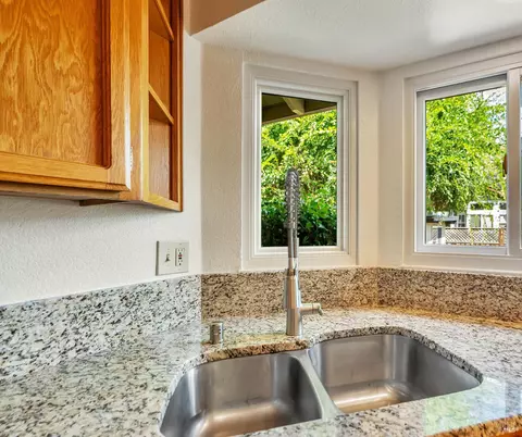 Kitchen - 9525 Camelot Dr, Windsor, CA 95492 photo 4 of 4