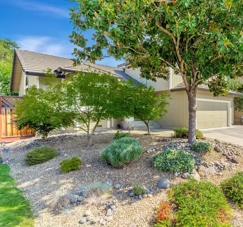 9525 Camelot Dr, Windsor, CA 95492