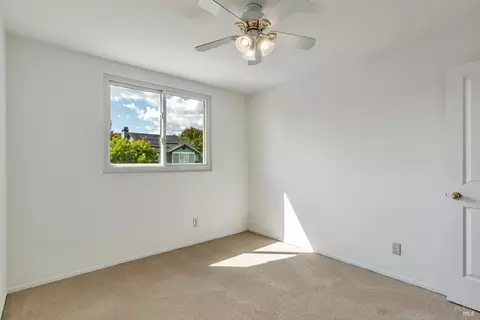 Bedroom - 9525 Camelot Dr, Windsor, CA 95492 photo 4 of 6
