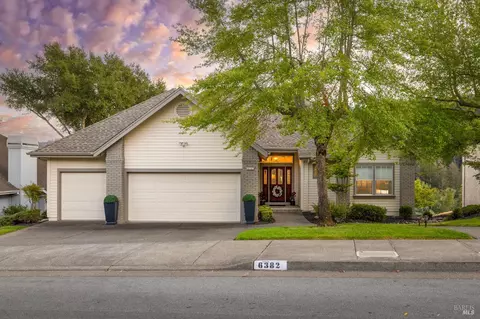 6382 Meadowridge Dr, Santa Rosa, CA 95409