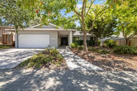 7521 Oak Leaf Dr, Santa Rosa, CA 95409