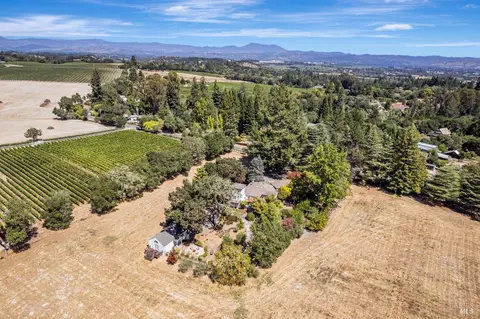 5290 Vine Hill Rd, Sebastopol, CA 95472