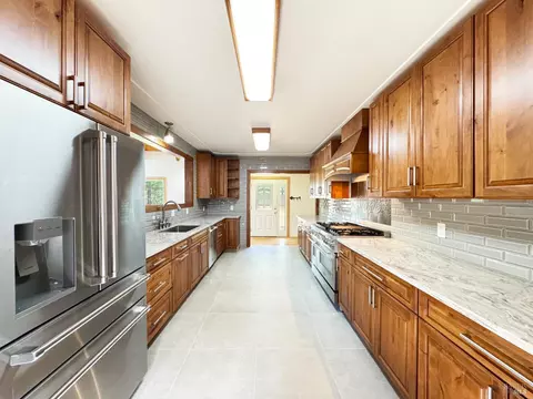 Kitchen - 4101 Chinquapin Dr, Willits, CA 95490 photo 2 of 5