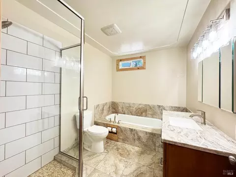 Bath - 4101 Chinquapin Dr, Willits, CA 95490 photo 1 of 2