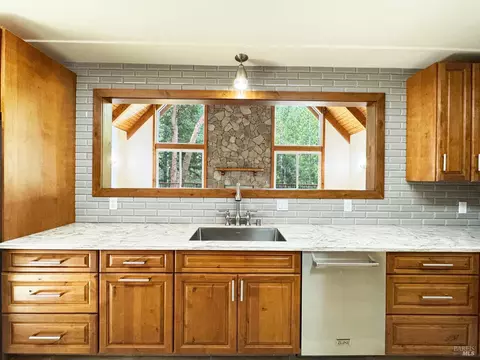 Kitchen - 4101 Chinquapin Dr, Willits, CA 95490 photo 4 of 5