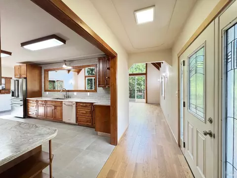 Entry Way - 4101 Chinquapin Dr, Willits, CA 95490 photo 1 of 4