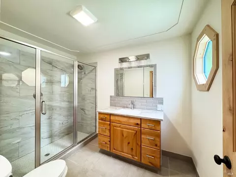 Bath - 4101 Chinquapin Dr, Willits, CA 95490 photo 2 of 2