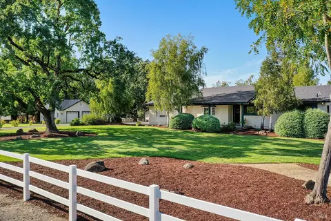 1558 Olivet Rd, Santa Rosa, CA 95401