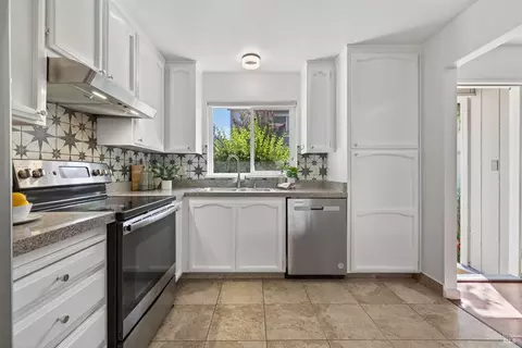 Kitchen - 37 Front St #E, Healdsburg, CA 95448 photo 3 of 5