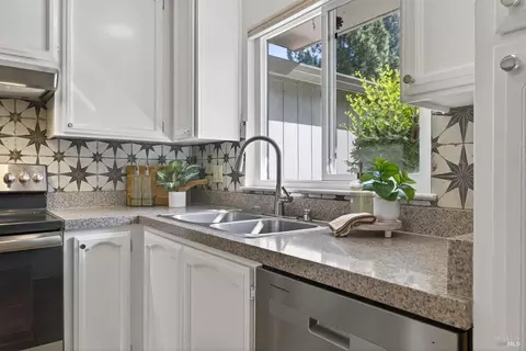 Kitchen - 37 Front St #E, Healdsburg, CA 95448 photo 4 of 5