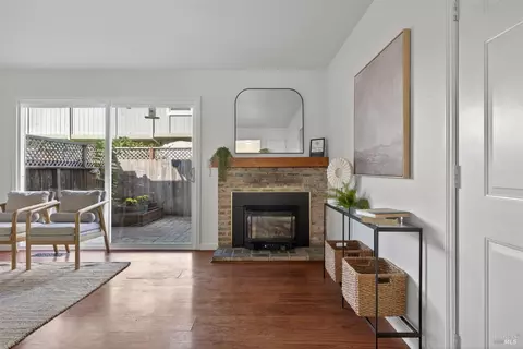Living - 37 Front St #E, Healdsburg, CA 95448 photo 4 of 4