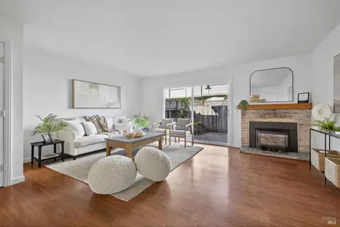 Living - 37 Front St #E, Healdsburg, CA 95448 photo 3 of 4