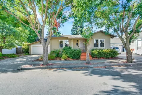 Exterior - 520 D St, Martinez, CA 94553 photo 2 of 10