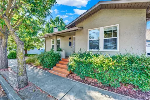 Exterior - 520 D St, Martinez, CA 94553 photo 4 of 10