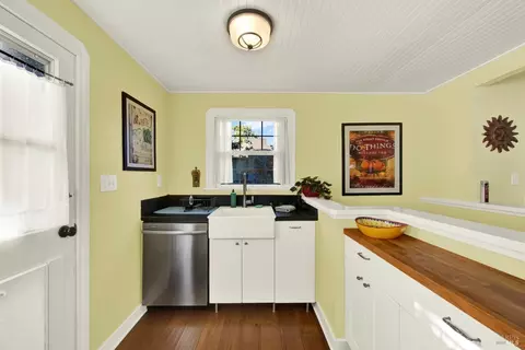 Kitchen - 520 D St, Martinez, CA 94553 photo 4 of 6