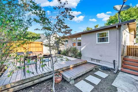 Exterior - 520 D St, Martinez, CA 94553 photo 8 of 10