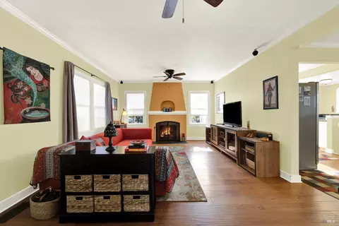 Living - 520 D St, Martinez, CA 94553 photo 2 of 3