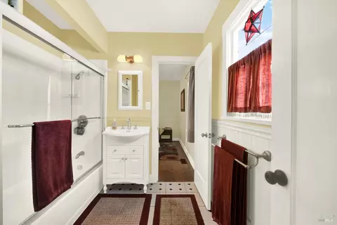 Bath - 520 D St, Martinez, CA 94553 photo 2 of 2