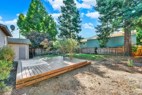 Exterior - 520 D St, Martinez, CA 94553 photo 7 of 10