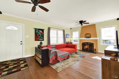 Living - 520 D St, Martinez, CA 94553 photo 1 of 3