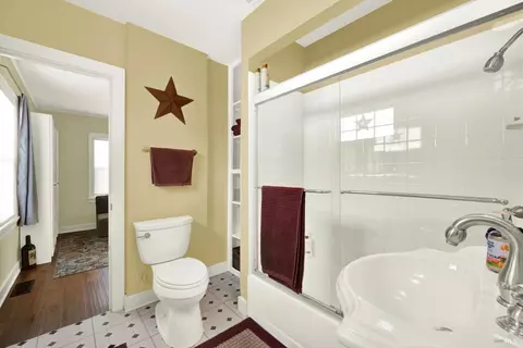 Bath - 520 D St, Martinez, CA 94553 photo 1 of 2