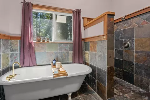 Bath - 23851 Iris Ter, Willits, CA 95490 photo 2 of 3