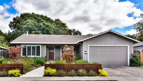988 Manor Dr, Sonoma, CA 95476