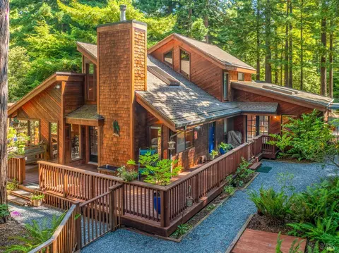 17451 Redwood Springs Dr, Fort Bragg, CA 95437